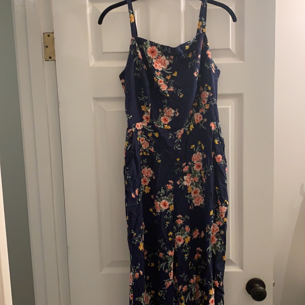 Old Navy floral jumpsuit in Navy.